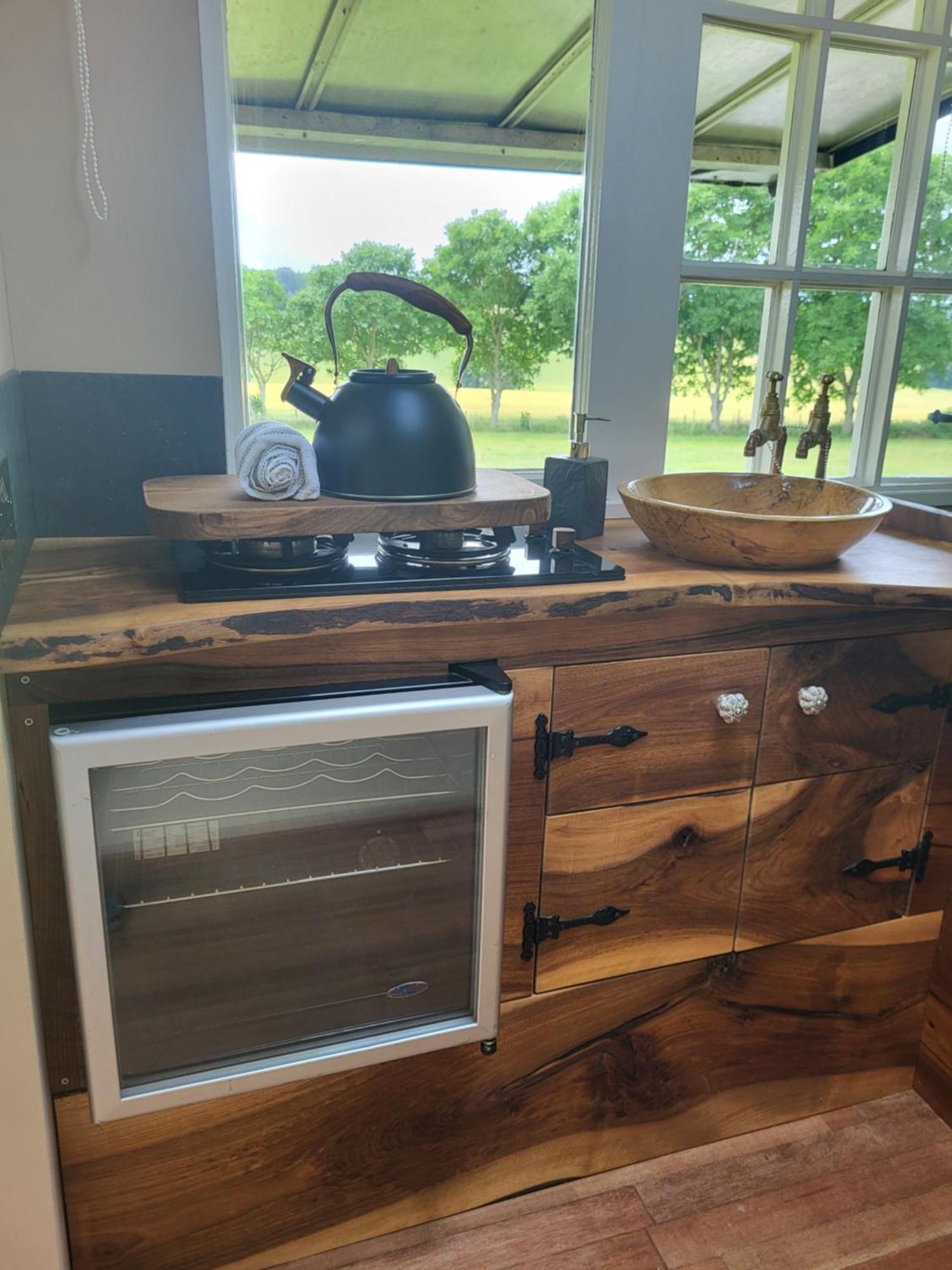 Courtlands Farm Camping And Glamping Кентърбъри Екстериор снимка